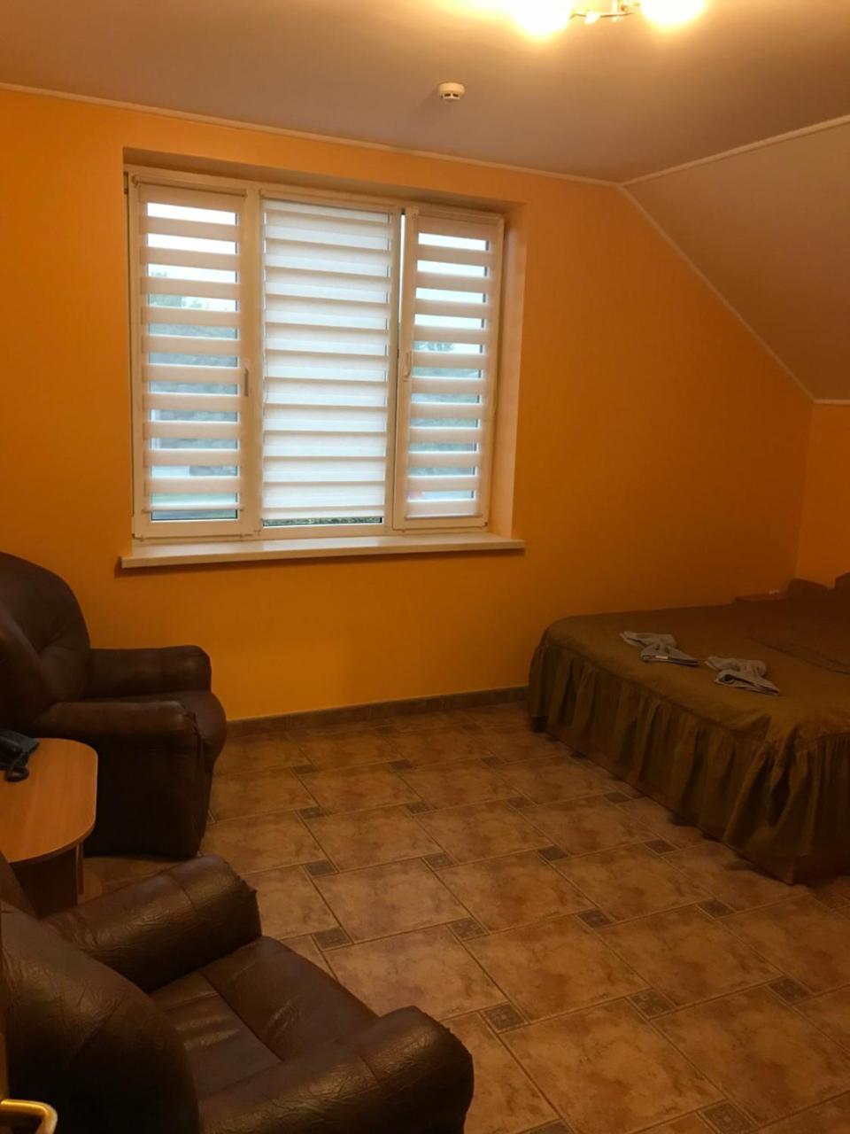 Hotel Rava-Ruska Extérieur photo