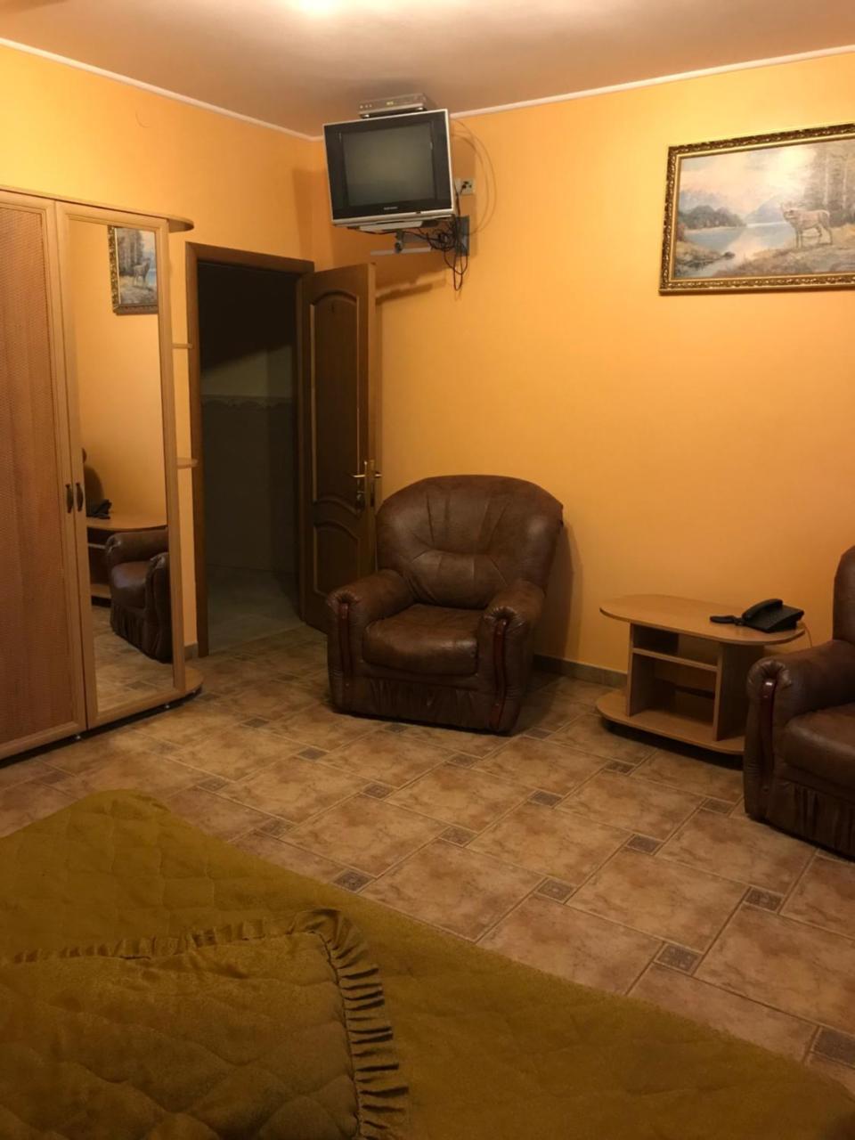 Hotel Rava-Ruska Extérieur photo