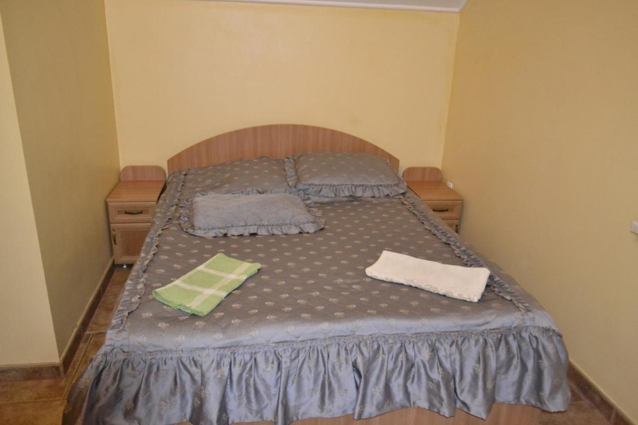 Hotel Rava-Ruska Extérieur photo