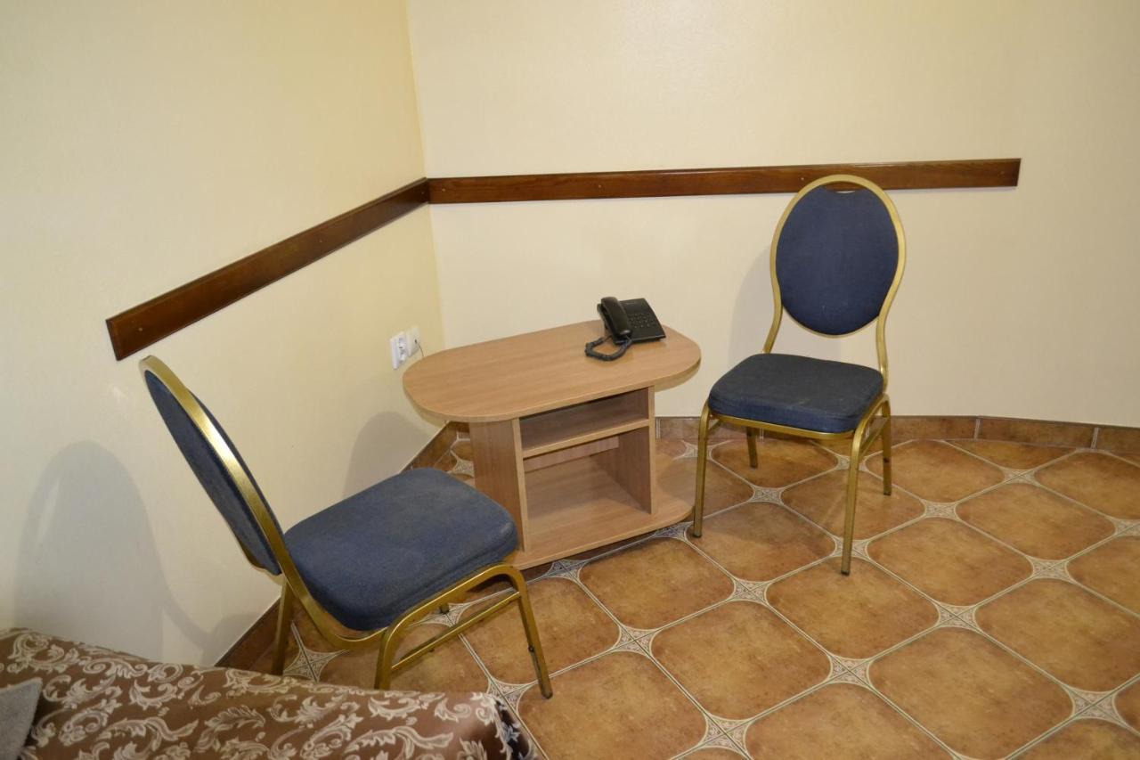 Hotel Rava-Ruska Extérieur photo
