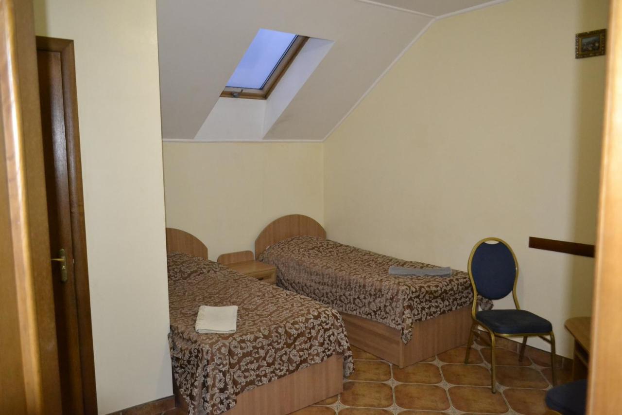 Hotel Rava-Ruska Extérieur photo