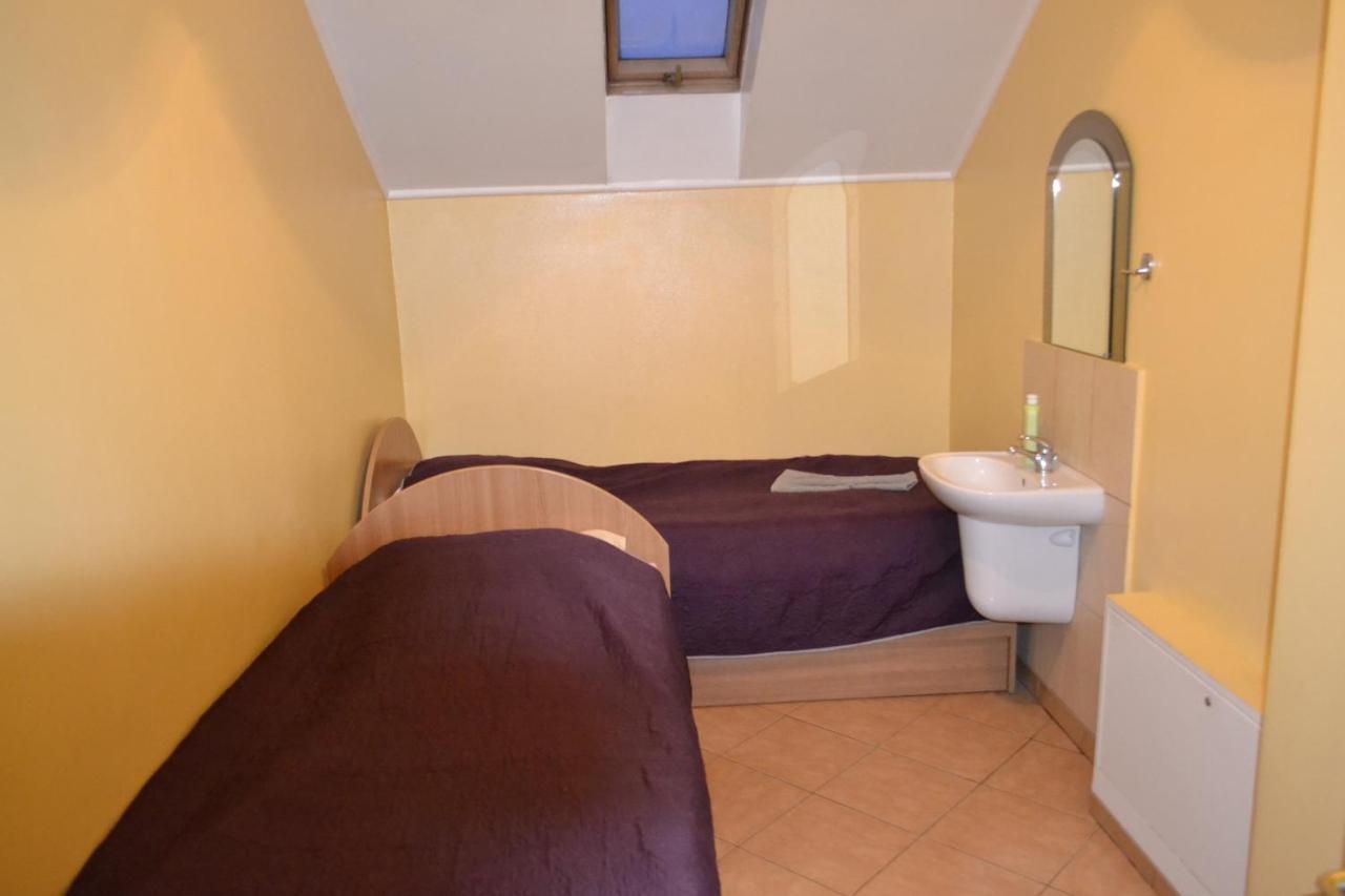 Hotel Rava-Ruska Extérieur photo